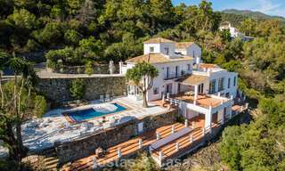 Villa de lujo andaluza elegante con encanto atemporal en venta en El Madroñal, Marbella - Benahavís 789580 