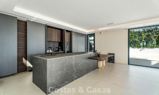 Listo para entrar a vivir, villa de diseño de última generación con vistas panorámicas en venta en Marbella - Benahavís 789587 