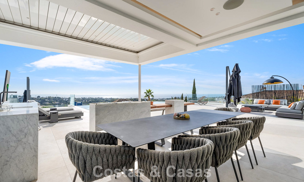 Listo para entrar a vivir, villa de diseño de última generación con vistas panorámicas en venta en Marbella - Benahavís 789591