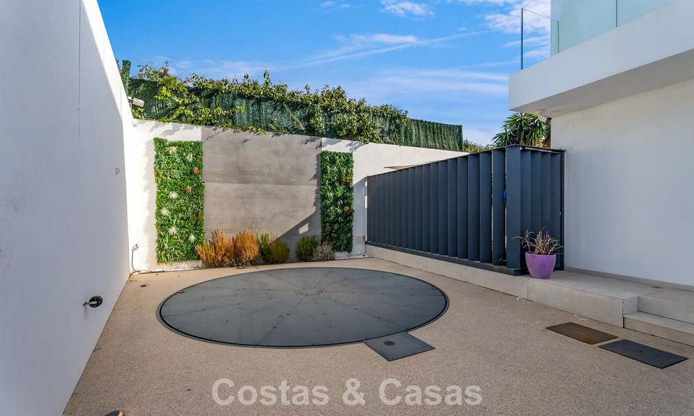 Listo para entrar a vivir, villa de diseño de última generación con vistas panorámicas en venta en Marbella - Benahavís 789593