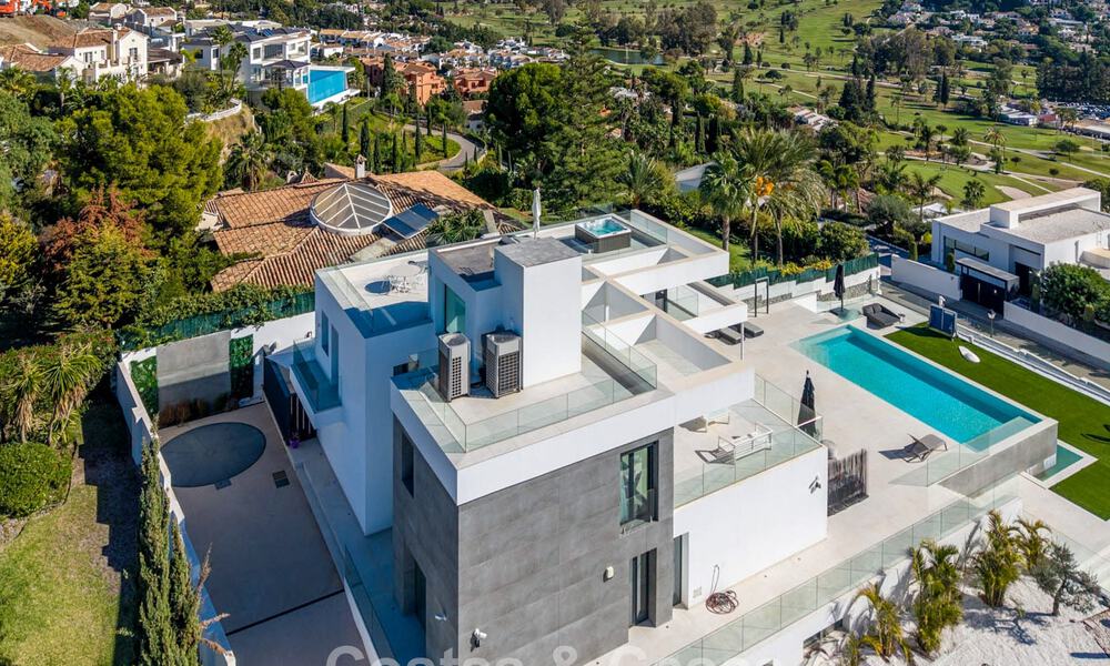 Listo para entrar a vivir, villa de diseño de última generación con vistas panorámicas en venta en Marbella - Benahavís 789594