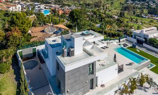 Listo para entrar a vivir, villa de diseño de última generación con vistas panorámicas en venta en Marbella - Benahavís 789594 
