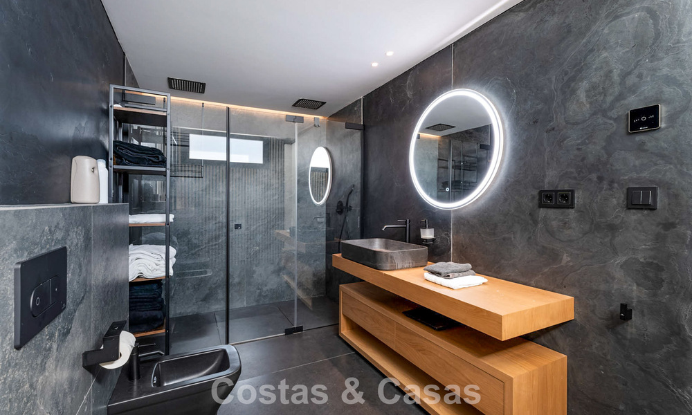 Listo para entrar a vivir, villa de diseño de última generación con vistas panorámicas en venta en Marbella - Benahavís 789603