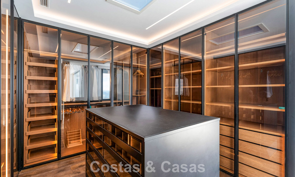 Listo para entrar a vivir, villa de diseño de última generación con vistas panorámicas en venta en Marbella - Benahavís 789611