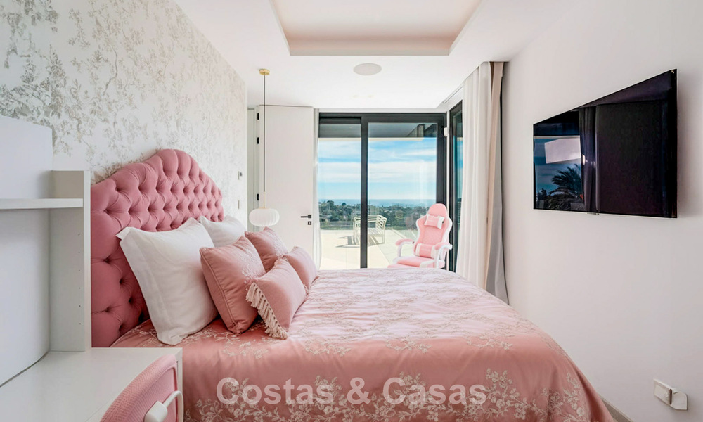 Listo para entrar a vivir, villa de diseño de última generación con vistas panorámicas en venta en Marbella - Benahavís 789614