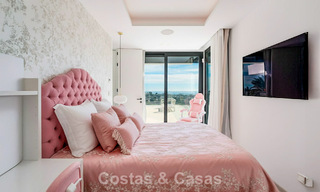 Listo para entrar a vivir, villa de diseño de última generación con vistas panorámicas en venta en Marbella - Benahavís 789614 