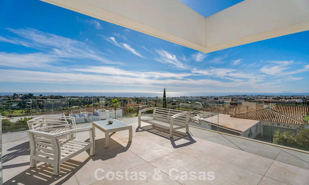 Listo para entrar a vivir, villa de diseño de última generación con vistas panorámicas en venta en Marbella - Benahavís 789616