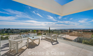 Listo para entrar a vivir, villa de diseño de última generación con vistas panorámicas en venta en Marbella - Benahavís 789616 