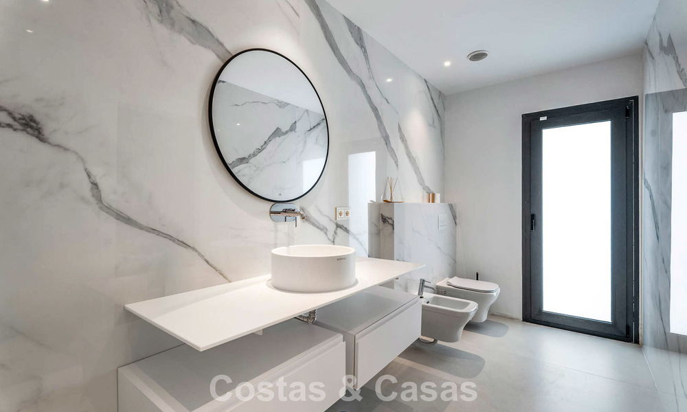 Listo para entrar a vivir, villa de diseño de última generación con vistas panorámicas en venta en Marbella - Benahavís 789617