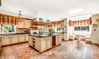 Notable villa española en venta con vistas al mar y una gran parcela en Sierra Blanca, Marbella 789626 