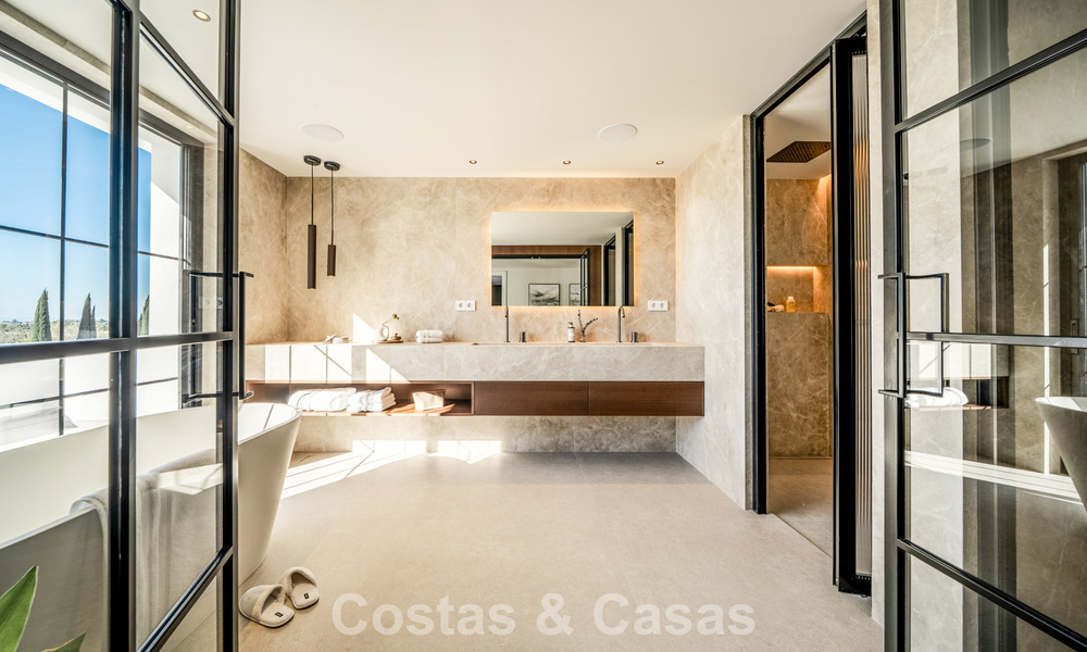 Villa moderno-mediterránea con vistas al mar en venta en una zona preferente de Nueva Andalucía, Marbella 789660