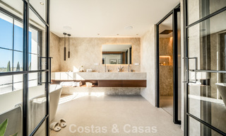 Villa moderno-mediterránea con vistas al mar en venta en una zona preferente de Nueva Andalucía, Marbella 789660 