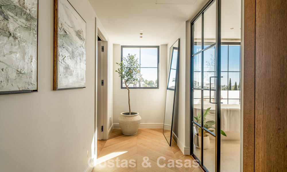 Villa moderno-mediterránea con vistas al mar en venta en una zona preferente de Nueva Andalucía, Marbella 789663