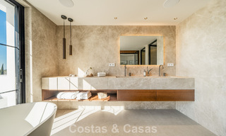 Villa moderno-mediterránea con vistas al mar en venta en una zona preferente de Nueva Andalucía, Marbella 789664 