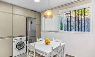 Amplia casa adosada en venta en una encantadora urbanización cerrada en la Milla de Oro de Marbella 789945 