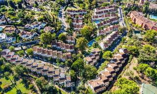 Amplia casa adosada en venta en una encantadora urbanización cerrada en la Milla de Oro de Marbella 789950 