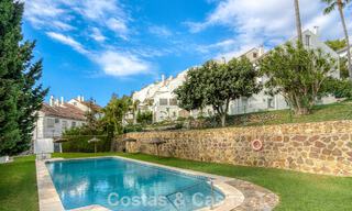 Amplia casa adosada en venta en una encantadora urbanización cerrada en la Milla de Oro de Marbella 789956 