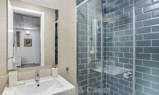 Amplia casa adosada en venta en una encantadora urbanización cerrada en la Milla de Oro de Marbella 789960 