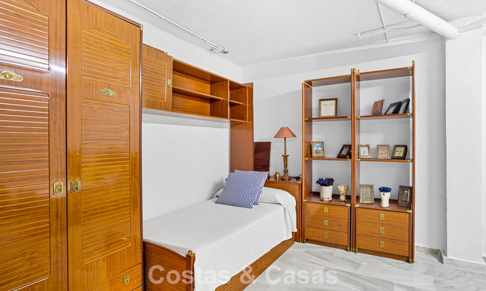 Amplia casa adosada en venta en una encantadora urbanización cerrada en la Milla de Oro de Marbella 789962