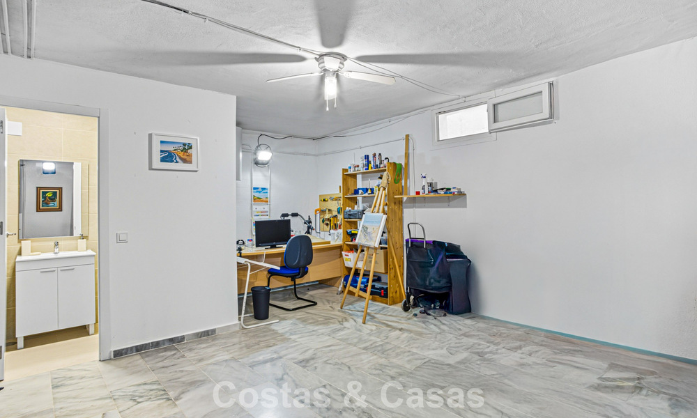 Amplia casa adosada en venta en una encantadora urbanización cerrada en la Milla de Oro de Marbella 789964