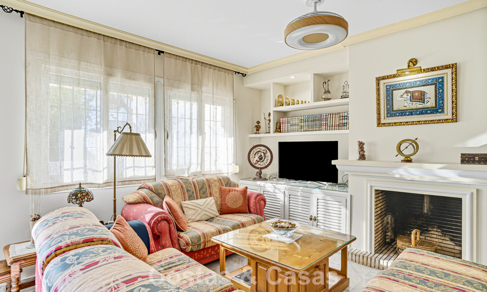 Amplia casa adosada en venta en una encantadora urbanización cerrada en la Milla de Oro de Marbella 789965