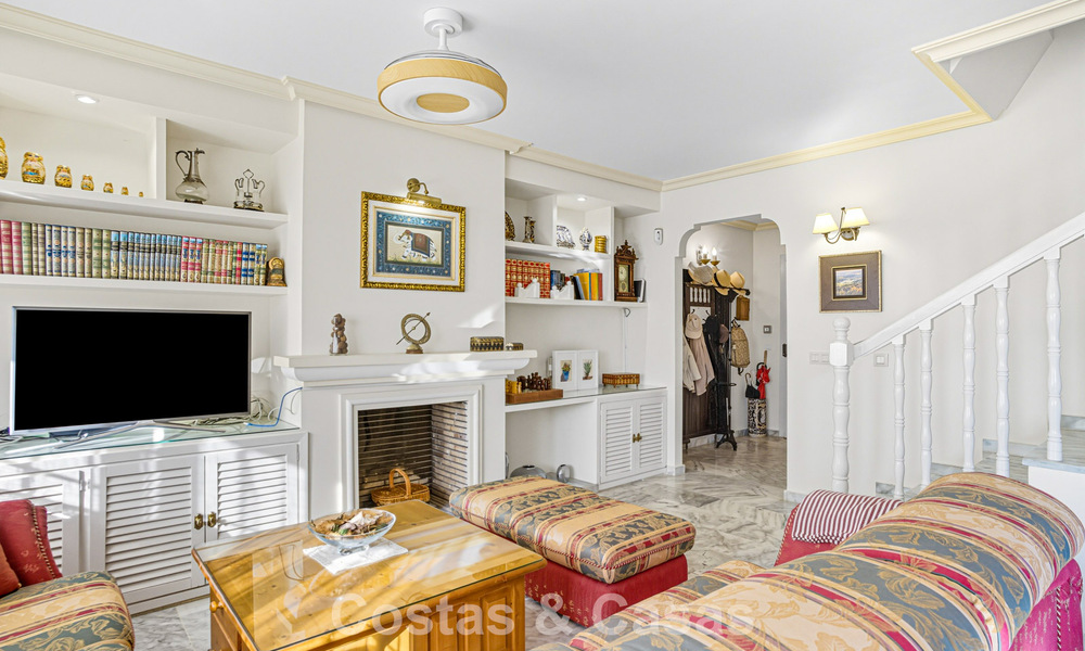 Amplia casa adosada en venta en una encantadora urbanización cerrada en la Milla de Oro de Marbella 789967
