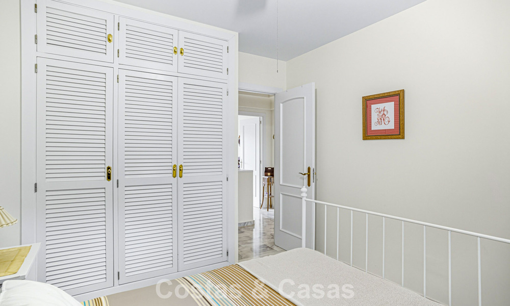 Amplia casa adosada en venta en una encantadora urbanización cerrada en la Milla de Oro de Marbella 789968