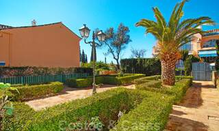 Encantadoras casas adosadas en venta en una urbanización privada en la Milla de Oro de Marbella 808411 