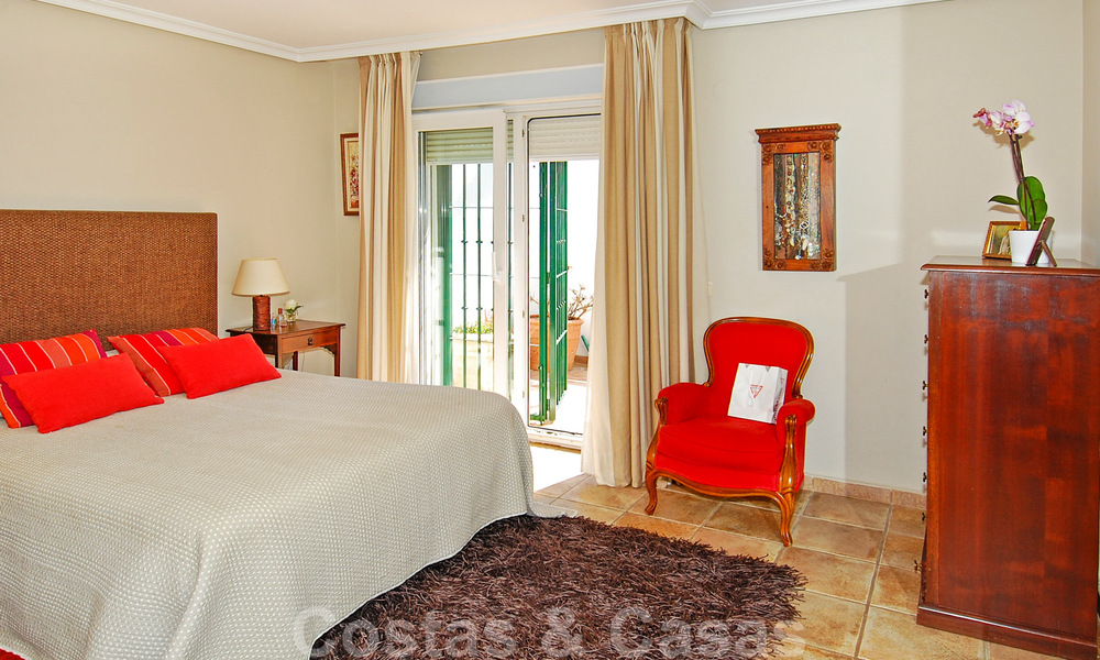 Encantadoras casas adosadas en venta en una urbanización privada en la Milla de Oro de Marbella 808414