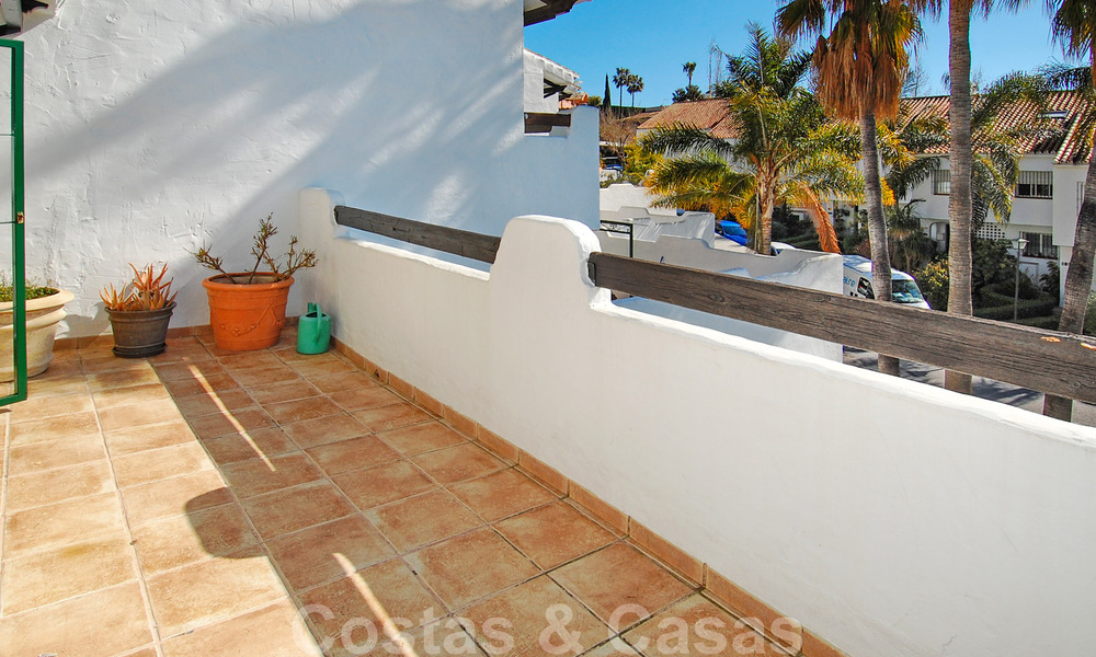 Encantadoras casas adosadas en venta en una urbanización privada en la Milla de Oro de Marbella 808415
