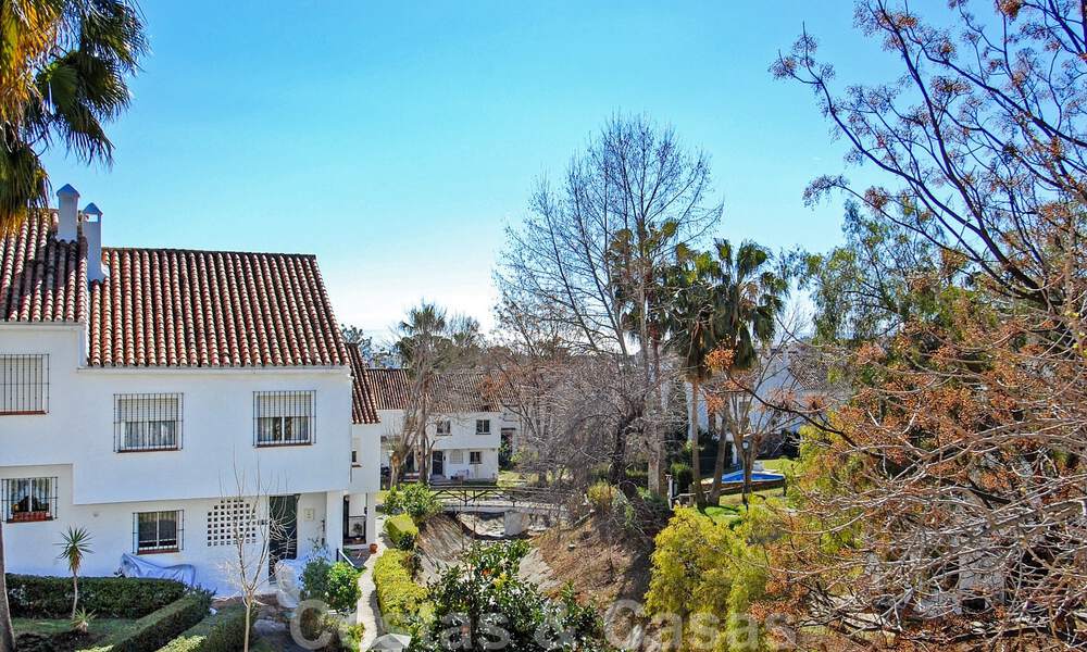 Encantadoras casas adosadas en venta en una urbanización privada en la Milla de Oro de Marbella 808418