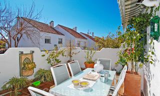 Encantadoras casas adosadas en venta en una urbanización privada en la Milla de Oro de Marbella 808420 