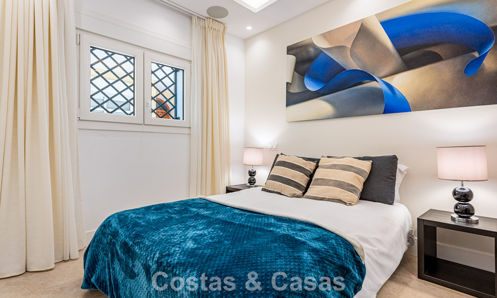 Amplia casa adosada, renovada de forma moderna, en venta en el corazón del valle del golf de Nueva Andalucía, Marbella 789977