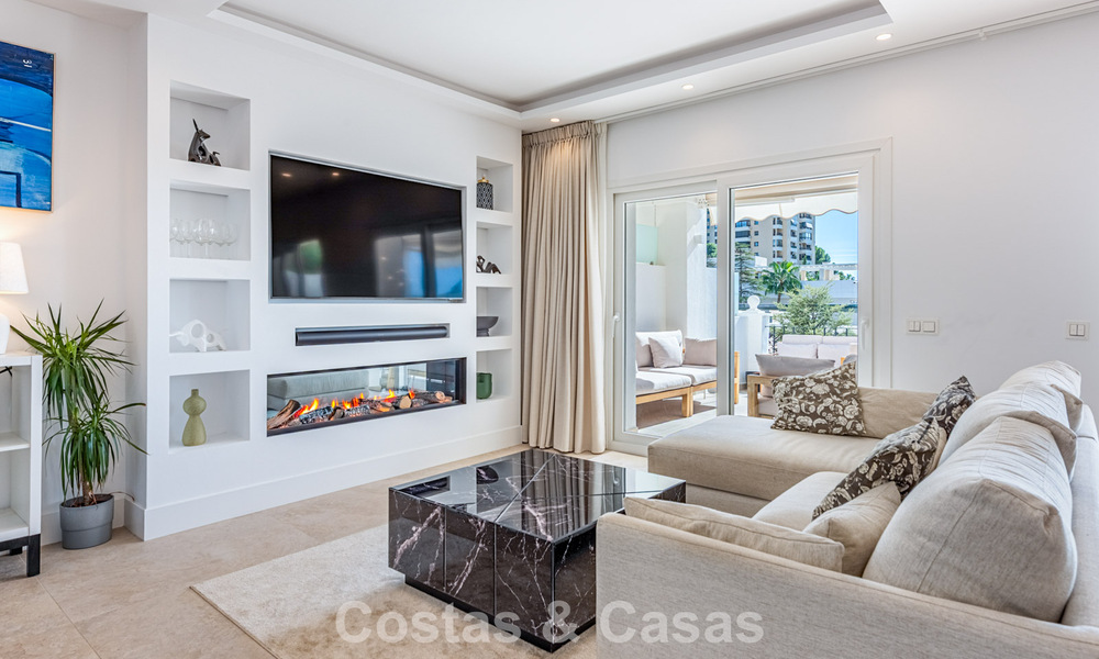 Amplia casa adosada, renovada de forma moderna, en venta en el corazón del valle del golf de Nueva Andalucía, Marbella 789981