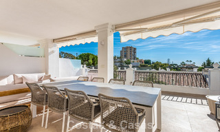 Amplia casa adosada, renovada de forma moderna, en venta en el corazón del valle del golf de Nueva Andalucía, Marbella 789986 