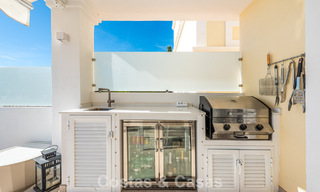 Amplia casa adosada, renovada de forma moderna, en venta en el corazón del valle del golf de Nueva Andalucía, Marbella 789988 