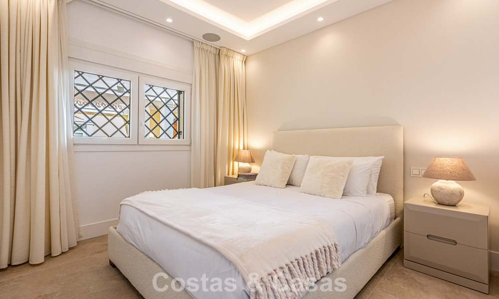 Amplia casa adosada, renovada de forma moderna, en venta en el corazón del valle del golf de Nueva Andalucía, Marbella 789989