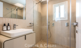 Amplia casa adosada, renovada de forma moderna, en venta en el corazón del valle del golf de Nueva Andalucía, Marbella 789991 