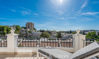 Amplia casa adosada, renovada de forma moderna, en venta en el corazón del valle del golf de Nueva Andalucía, Marbella 789996 