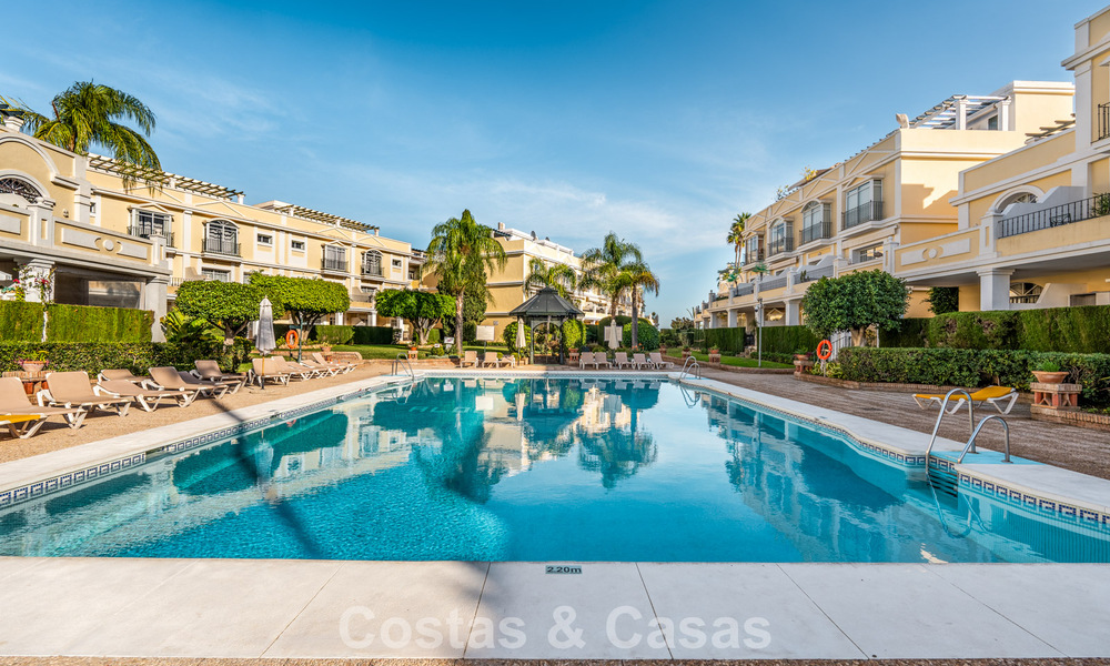 Viviendas de lujo en venta a un paso de todos los servicios en el Valle del Golf de Nueva Andalucía, Marbella 808489