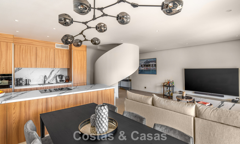 Viviendas de lujo en venta a un paso de todos los servicios en el Valle del Golf de Nueva Andalucía, Marbella 808495