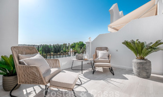 Viviendas de lujo en venta a un paso de todos los servicios en el Valle del Golf de Nueva Andalucía, Marbella 808509 