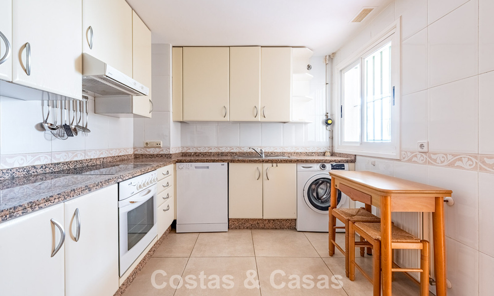 Amplio ático dúplex en primera línea de golf en venta cerca de todos los servicios en Guadalmina Alta y San Pedro, Marbella 790017