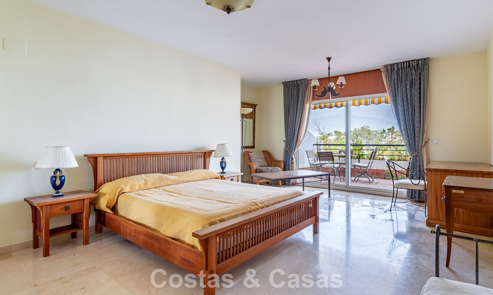 Amplio ático dúplex en primera línea de golf en venta cerca de todos los servicios en Guadalmina Alta y San Pedro, Marbella 790022