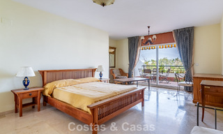 Amplio ático dúplex en primera línea de golf en venta cerca de todos los servicios en Guadalmina Alta y San Pedro, Marbella 790022 