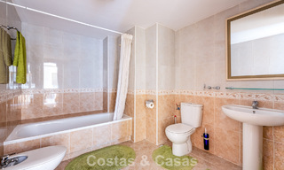 Amplio ático dúplex en primera línea de golf en venta cerca de todos los servicios en Guadalmina Alta y San Pedro, Marbella 790025 