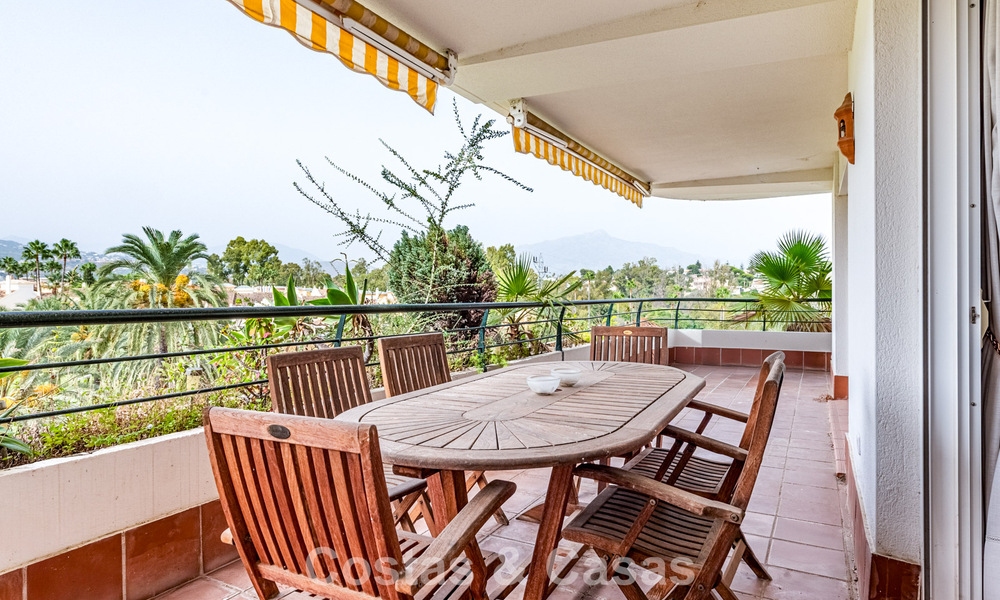 Amplio ático dúplex en primera línea de golf en venta cerca de todos los servicios en Guadalmina Alta y San Pedro, Marbella 790031