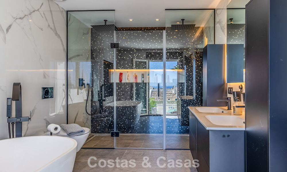 Amplia casa adosada en venta en la popular comunidad de Aloha Golf en Nueva Andalucía, Marbella 790152