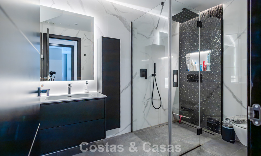 Amplia casa adosada en venta en la popular comunidad de Aloha Golf en Nueva Andalucía, Marbella 790153