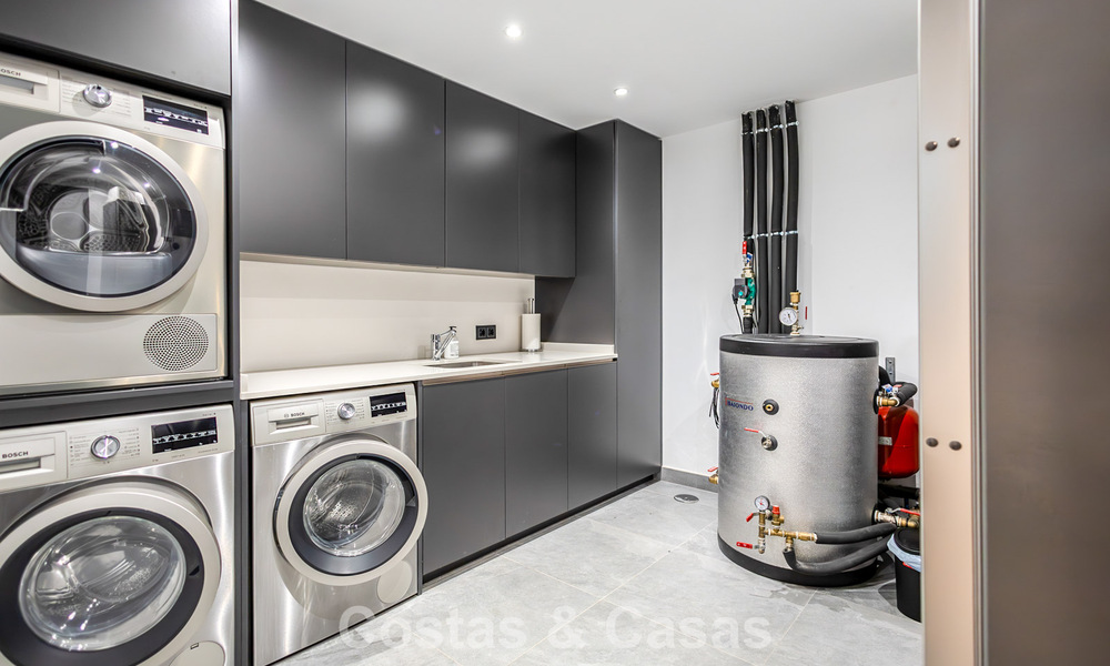 Amplia casa adosada en venta en la popular comunidad de Aloha Golf en Nueva Andalucía, Marbella 790157